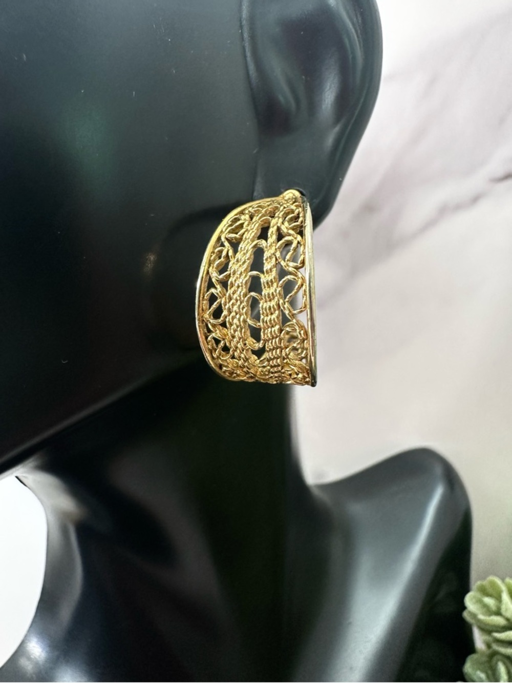 💛Gold Tone Filigree C-Hoops